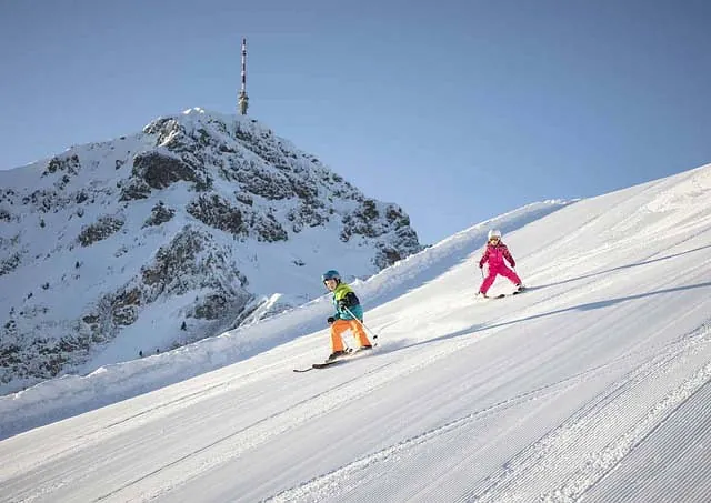 Kinder auf der Skipiste