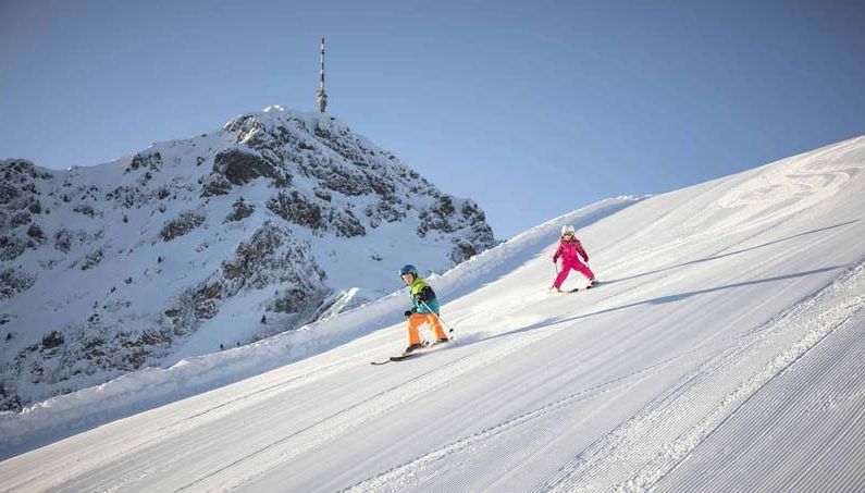 Kinder auf der Skipiste