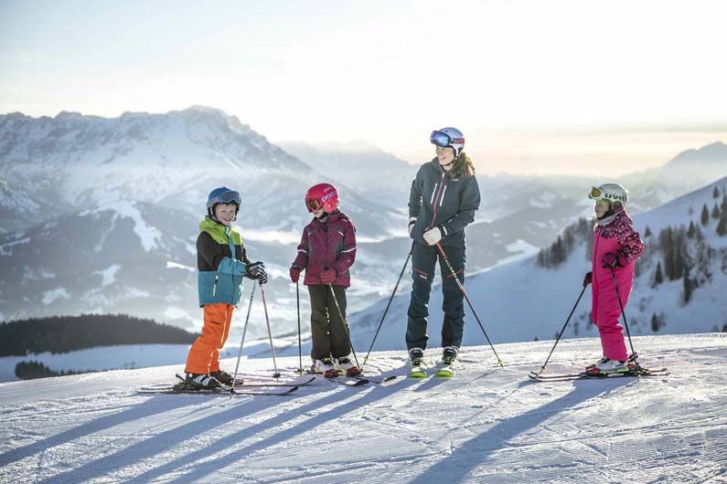 Familie auf der Skipiste